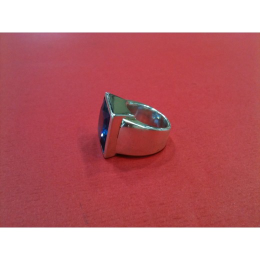 Bague moderne en argent et topaze