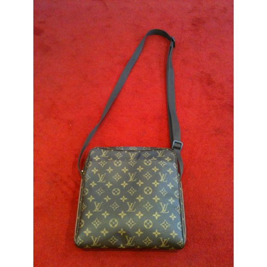 Sac bandoulière Louis Vuitton en toile monogram