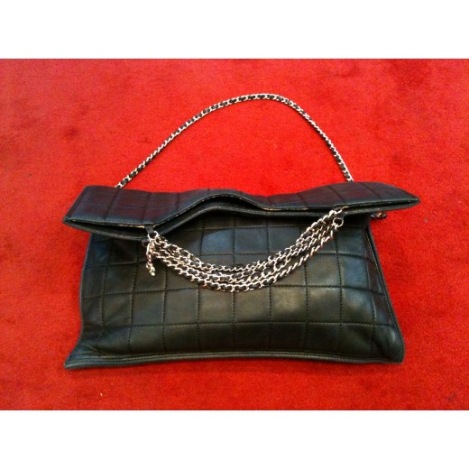 Sac Chanel en agneau matelassé noir