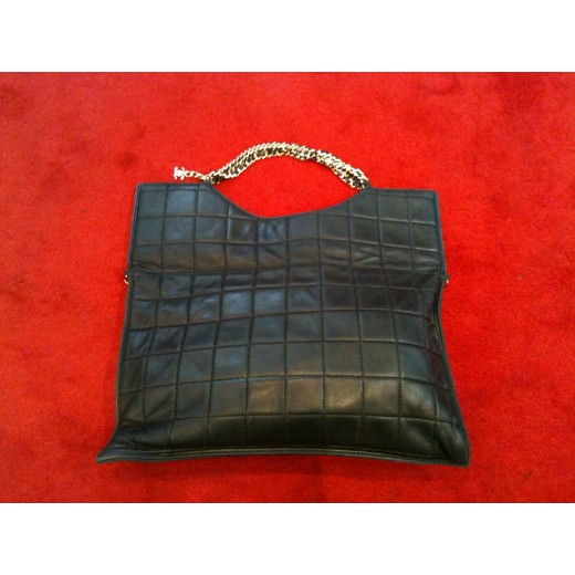 Sac Chanel en agneau matelassé noir