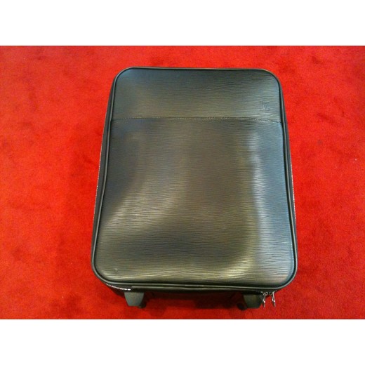 Valise Louis Vuitton Pégase légère 45 en cuir épi noir