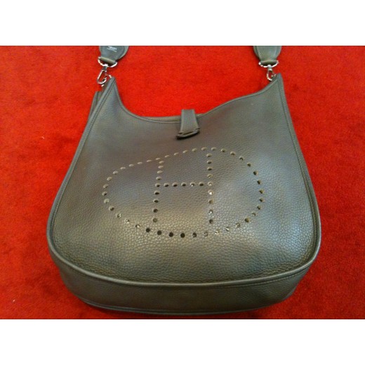 Sac Hermès Evelyne III en cuir Taurillon Clémence gris