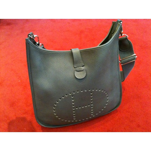 Sac Hermès Evelyne III en cuir Taurillon Clémence gris