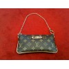 Pochette Louis Vuitton Milla MM en toile monogram