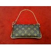 Pochette Louis Vuitton Milla MM en toile monogram