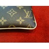 Pochette Louis Vuitton Milla MM en toile monogram