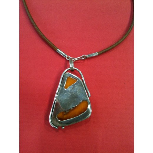 Collier en ambre et argent