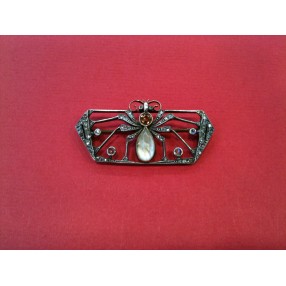 Broche ancienne en argent et roses de diamant