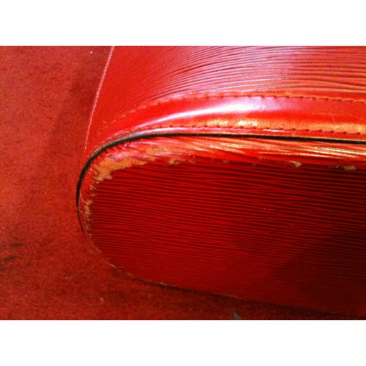 Sac Louis Vuitton Lussac en cuir épi rouge