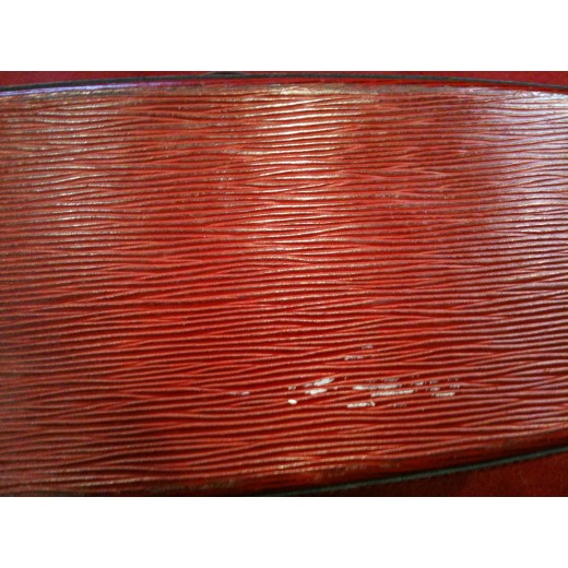 Sac Louis Vuitton Lussac en cuir épi rouge