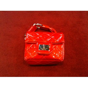 Mini sac de poignet Chanel en cuir vernis rouge