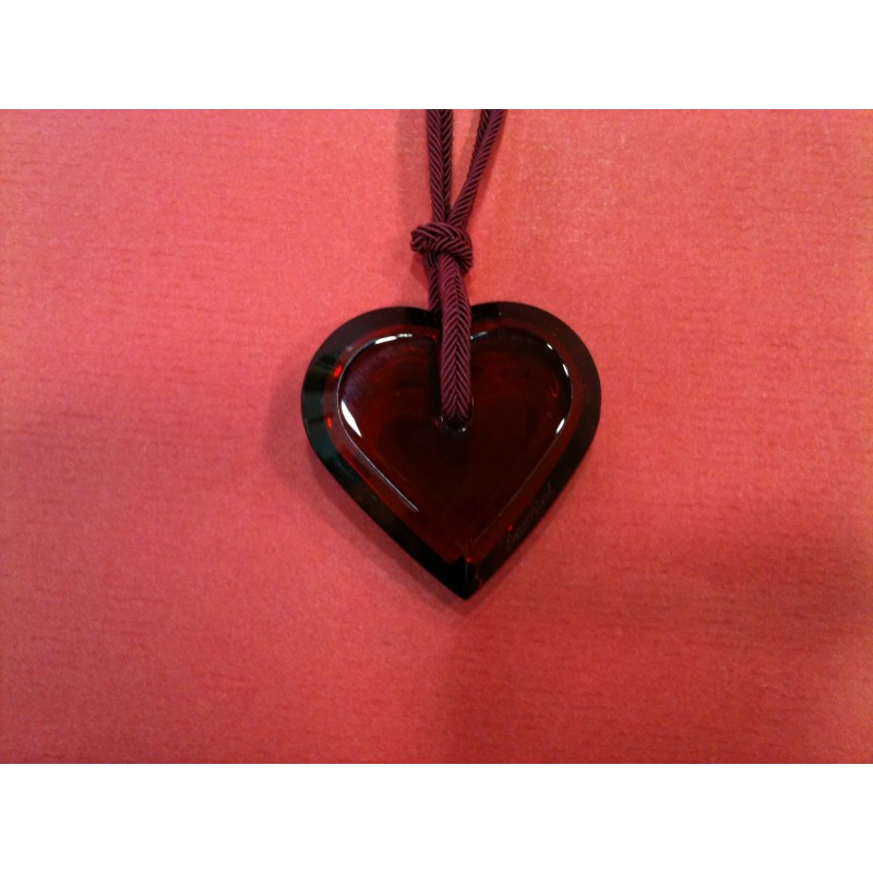 Pendentif coeur bombé en cristal à facettes rouge foncé et alliage