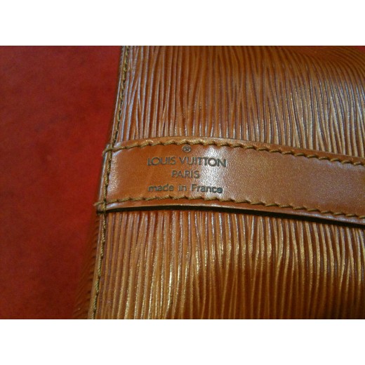 Sac Louis Vuitton Petit Noé en cuir épi brique