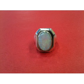 Bague moderne en argent et opale