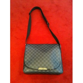 Sac Louis Vuitton Messenger en toile damier graphite