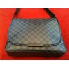 Sac Louis Vuitton Messenger en toile damier graphite