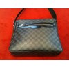 Sac Louis Vuitton Messenger en toile damier graphite