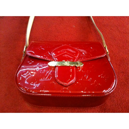 Sac Louis Vuitton Bellflower PM en cuir vernis monogram cerise
