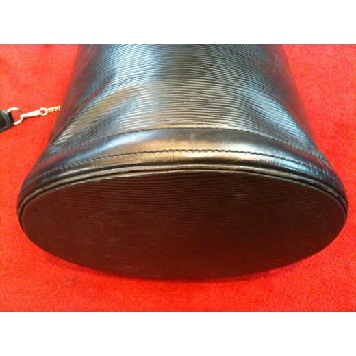 Sac Louis Vuitton Petit  Bucket en cuir épi noir