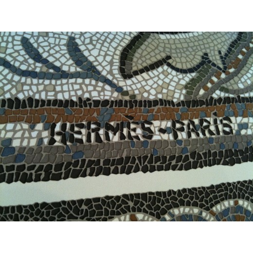 Carré Hermès Sous le cèdre en soie