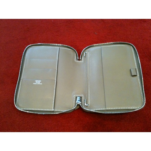 Couverture d'agenda Hermès Silkydaily en cuir taupe