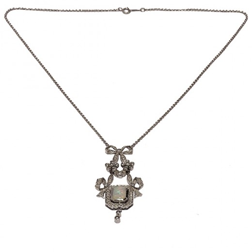 Collier avec Nœud de Diamants et Pierre Irisée