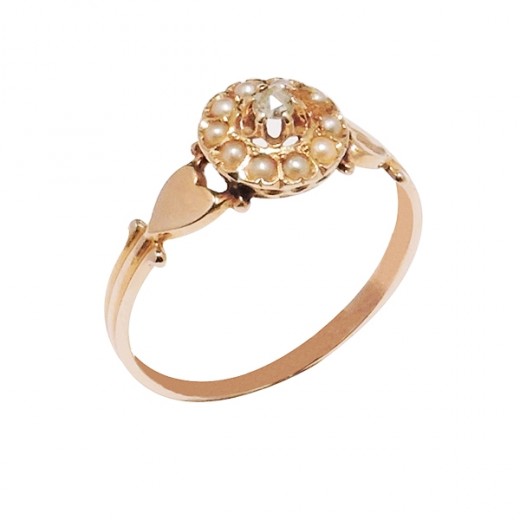 Bague surmontée d'un diamant et de petites perles
