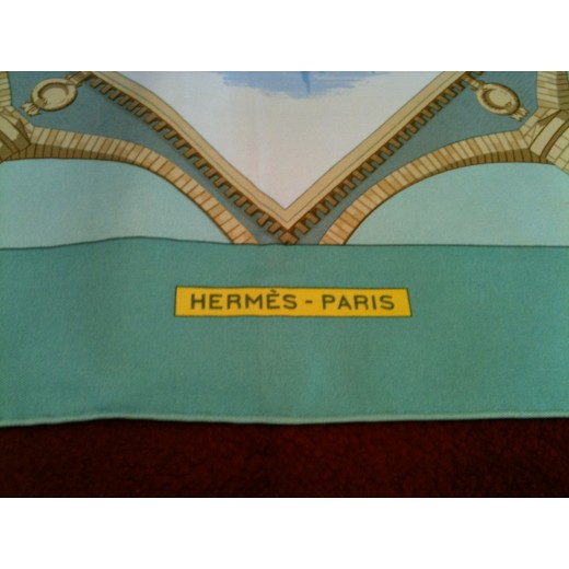 Carré Hermès Bordeaux Porte océane en soie