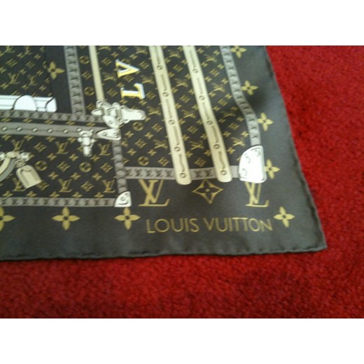 Carré Monogram Louis Vuitton Truncks