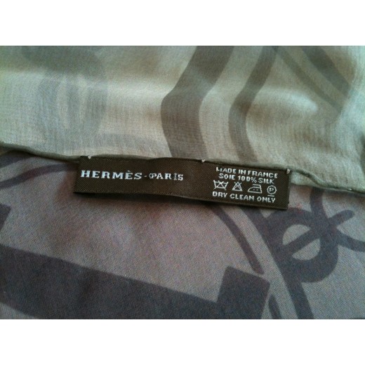 Etole Hermès en mousseline de soie