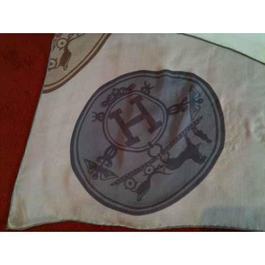 Etole Hermès en mousseline de soie