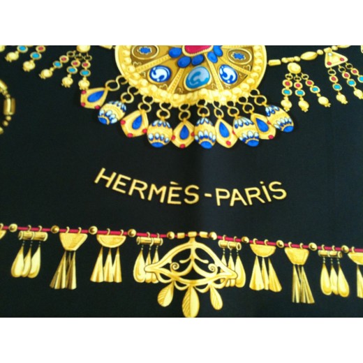 Carré Hermès Parures des sables en soie