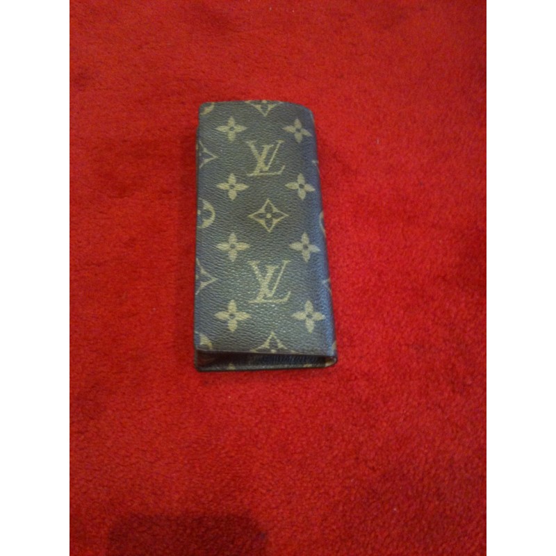 Louis Vuitton Etui à lunettes – The Brand Collector