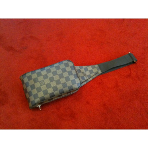 Pochette Louis Vuitton Géronimos en toile damier