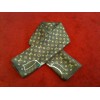 Carré Louis Vuitton Monogram Trunks en twill de soie.