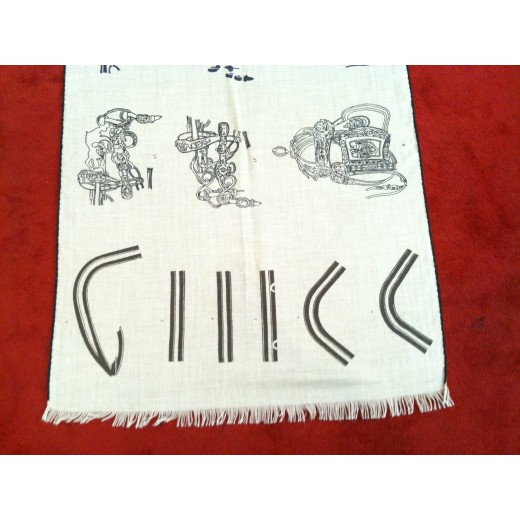 Echarpe Hermès en cachemire et soie