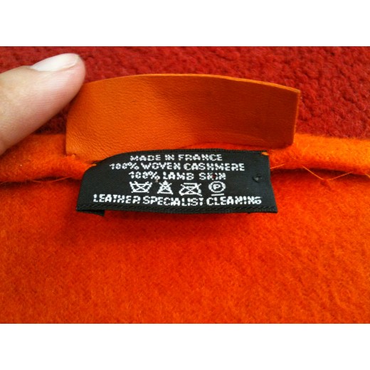 Cape Hermès en cachmire orange et franges en cuir