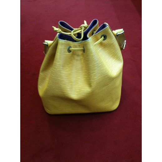 Sac Louis Vuitton Noé  en cuir épi jaune
