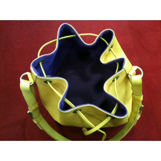 Sac Louis Vuitton Noé  en cuir épi jaune