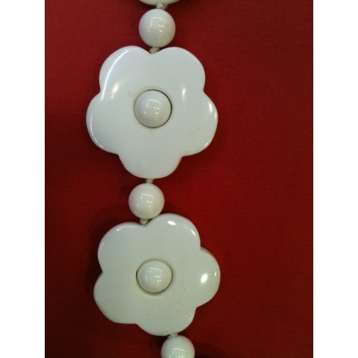 Collier en agate blanche