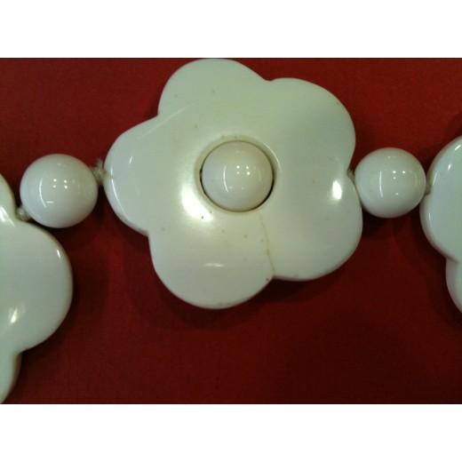 Collier en agate blanche