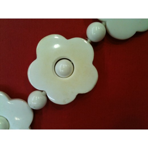 Collier en agate blanche