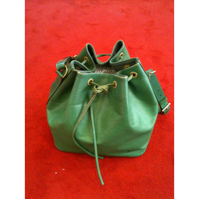 Sac Louis Vuitton Noé en cuir épi vert