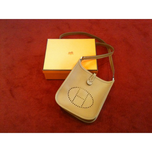 Pochette Hermès evelyne en cuir gold