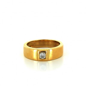 Bague en or jaune 18 k et pierre centrale