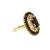 Bague en or jaune 18 k et pierres bordeaux