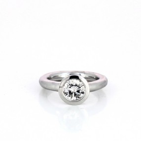 Bague solitaire en or blanc 18 k et diamant