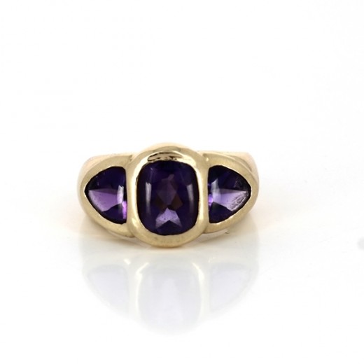 Bague moderne en or  jaune 18 k et pierres violettes