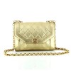 Pochette Chanel en cuir matelassé doré