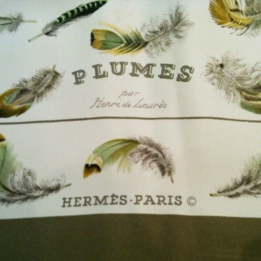Foulard Carré HERMÈS Vintage "Plumes" Par Henry De Lindares 1953 - Soie, Imprimé Animaux - Occasion Bon état